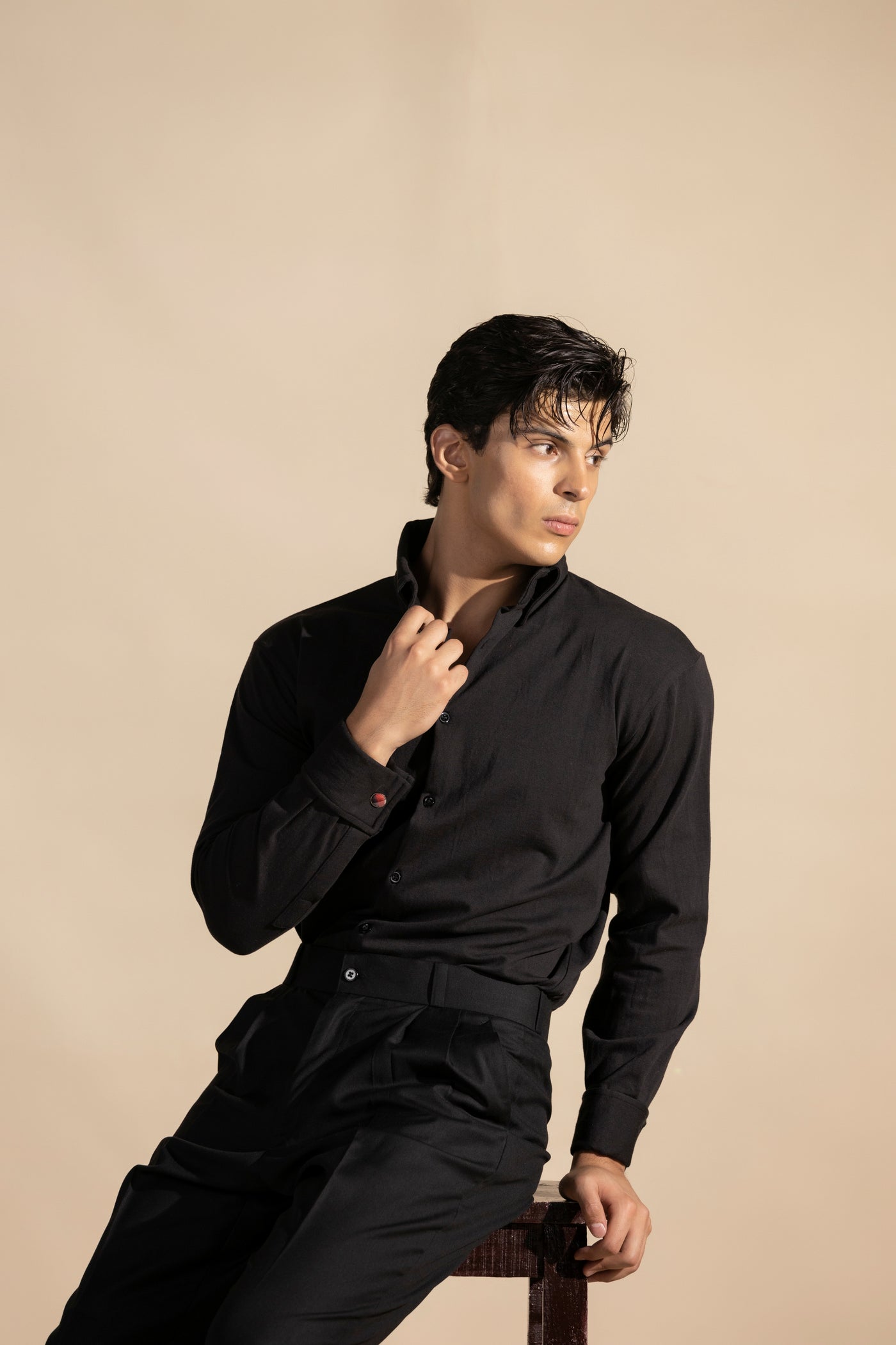 BLACK LONG COLLAR SHIRT