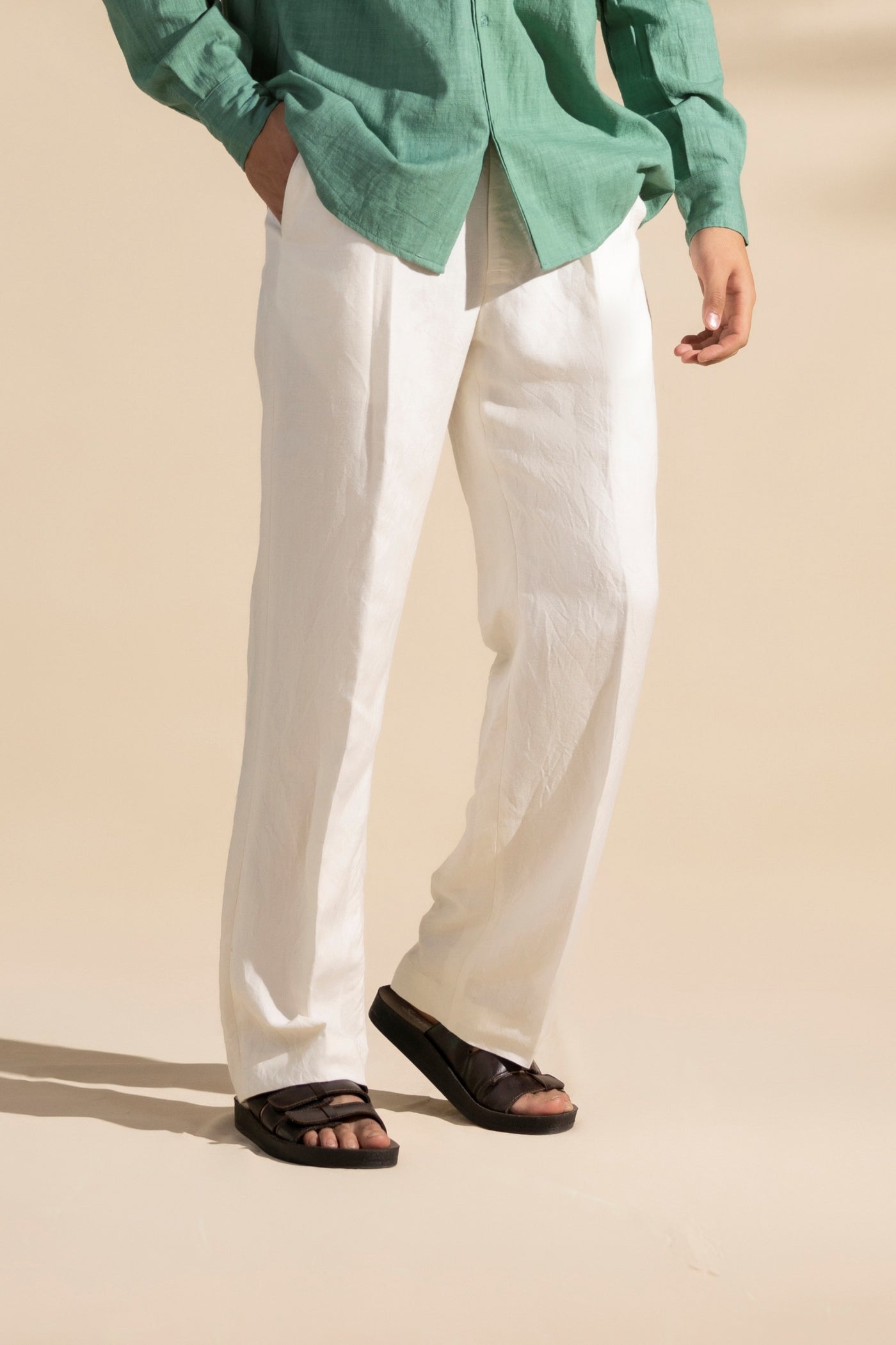 WHITE RELAXED FIT LINEN PLEATED TROUSER