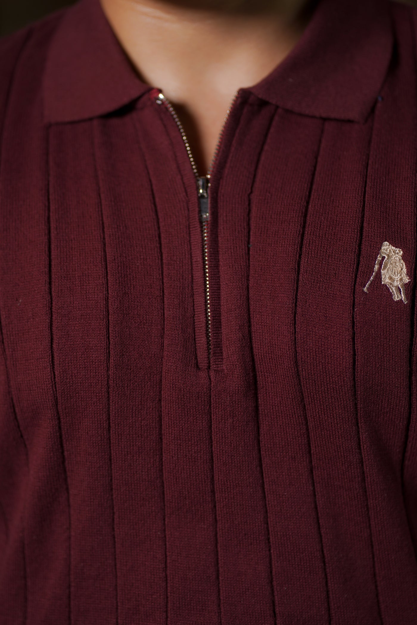 BURGUNDY DROP NEEDLE ZIP POLO SHIRT
