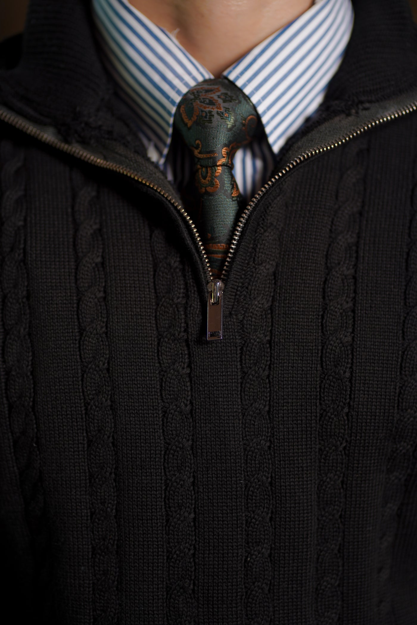 BLACK CABLE KNIT ZIPPER SWEATER