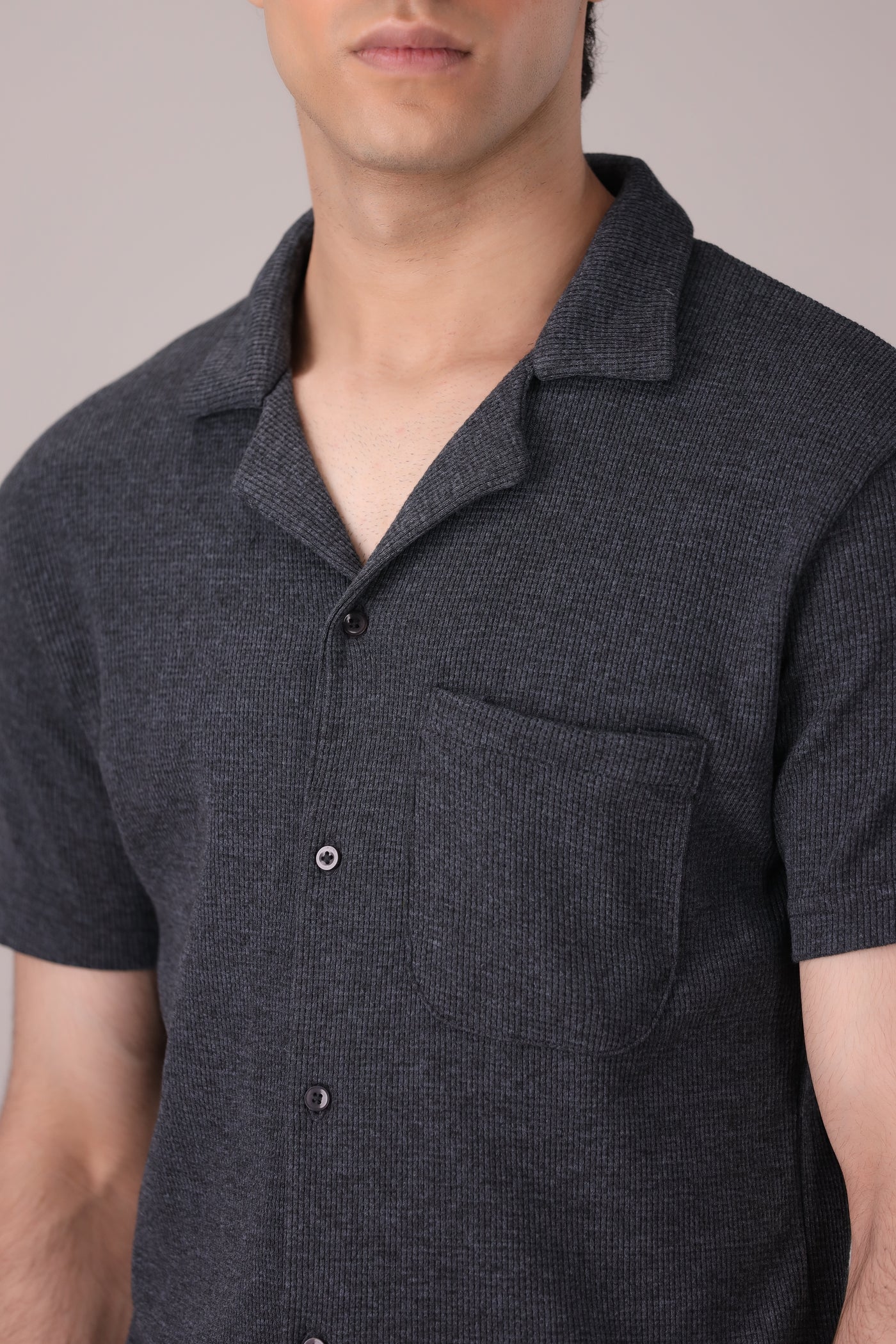 CHARCOAL WAFFLE KNITTED CUBAN COLLAR SHIRT